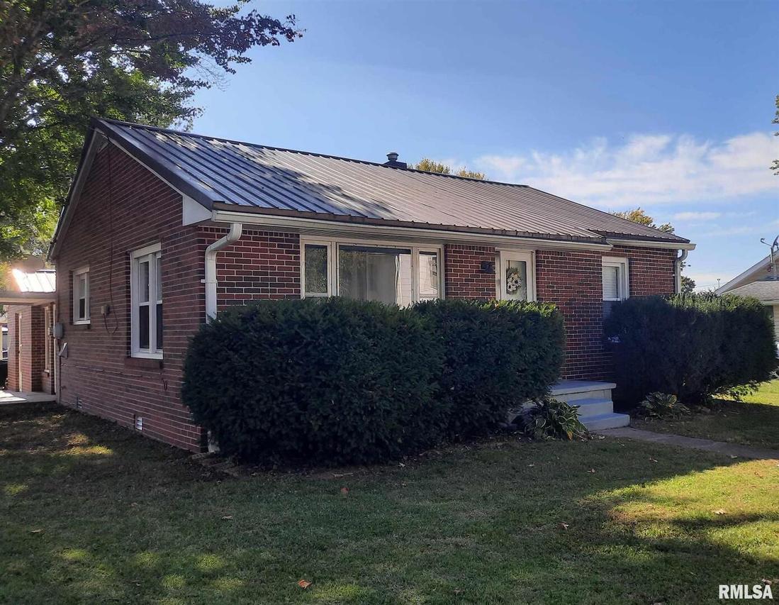 201 Maple St., Anna, IL 62906