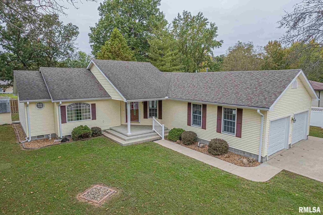 214 Cottonwood Village Dr., Salem, IL 62881