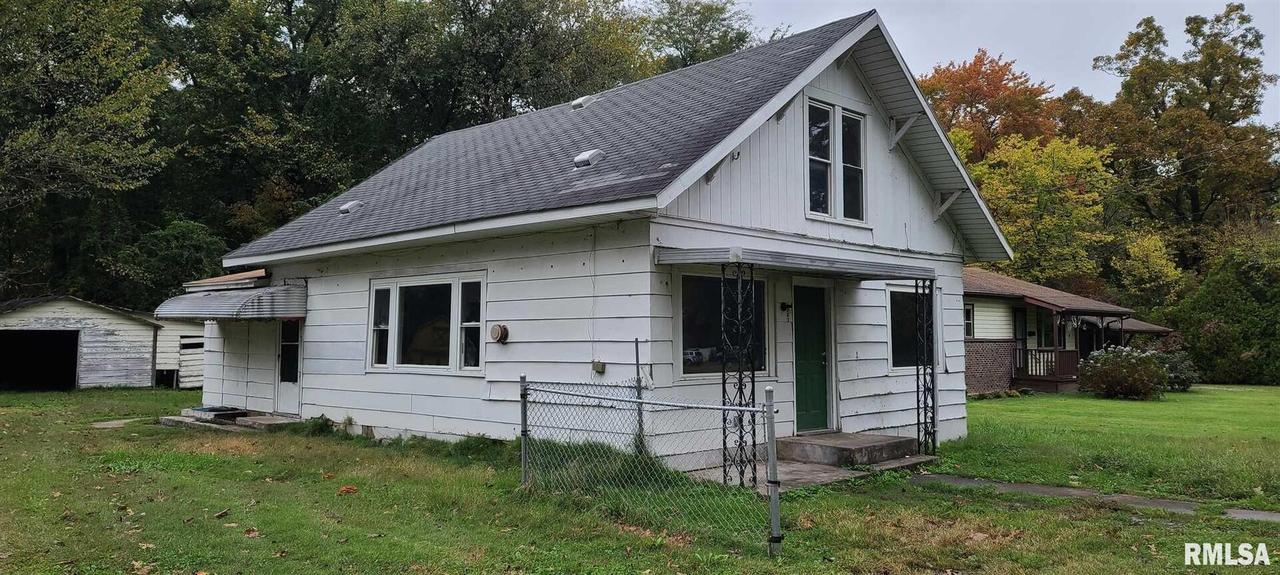 921 S 22nd St., Herrin, IL 62948
