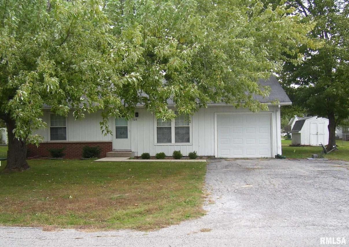 306 Roddy Rd., Salem, IL 62881