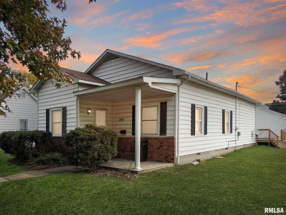 808 N 12th St., Herrin, IL 62948