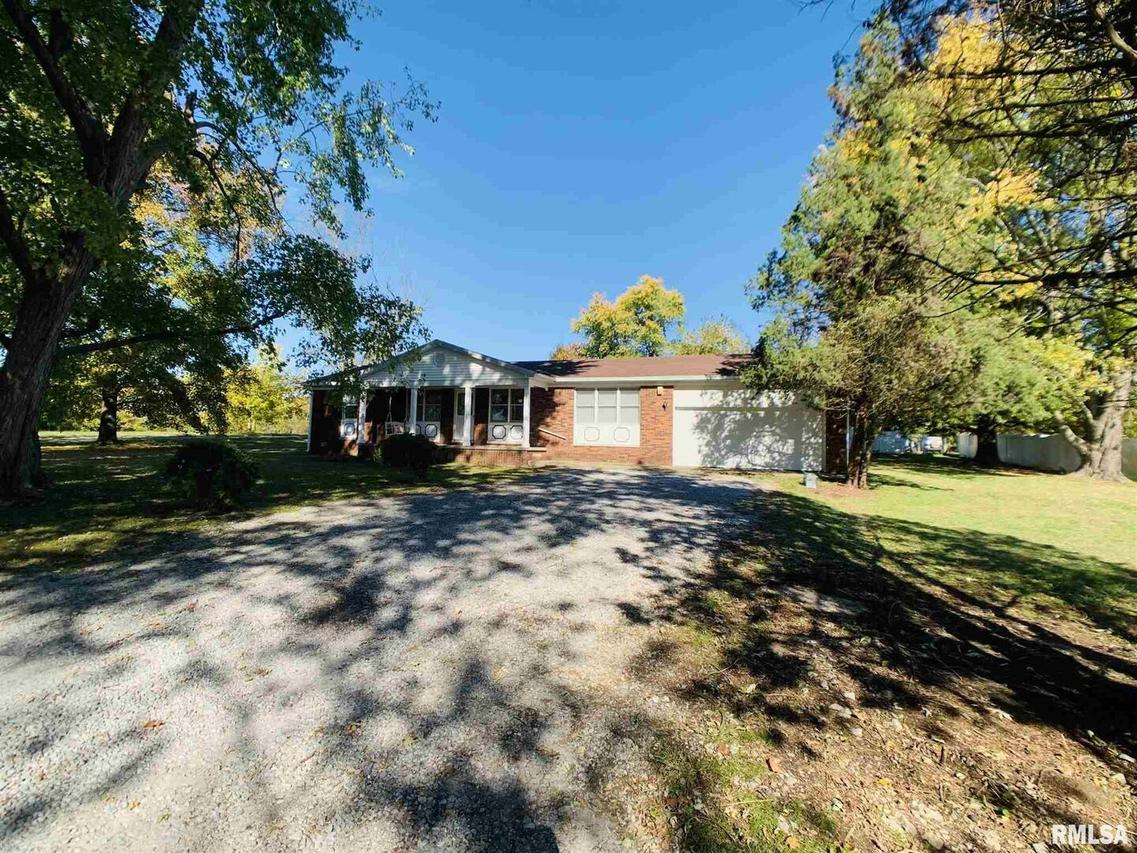 110 Country Acres Ln., Eldorado, IL 62930