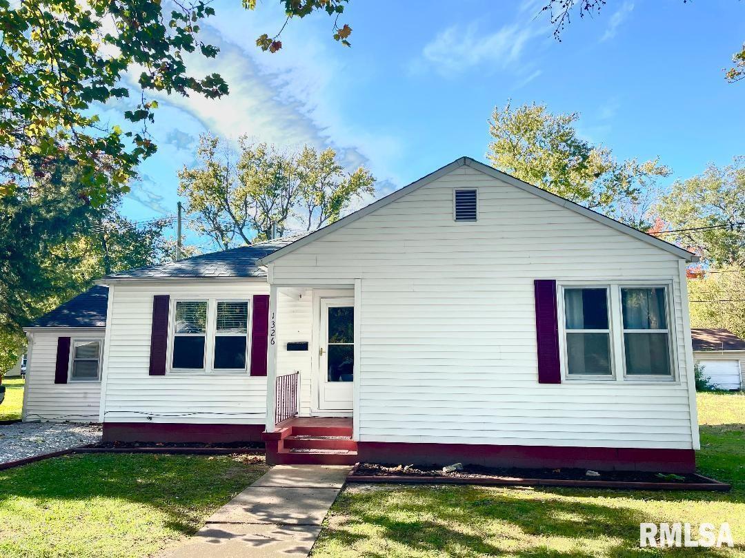 1326 S Pine St., Centralia, IL 62801