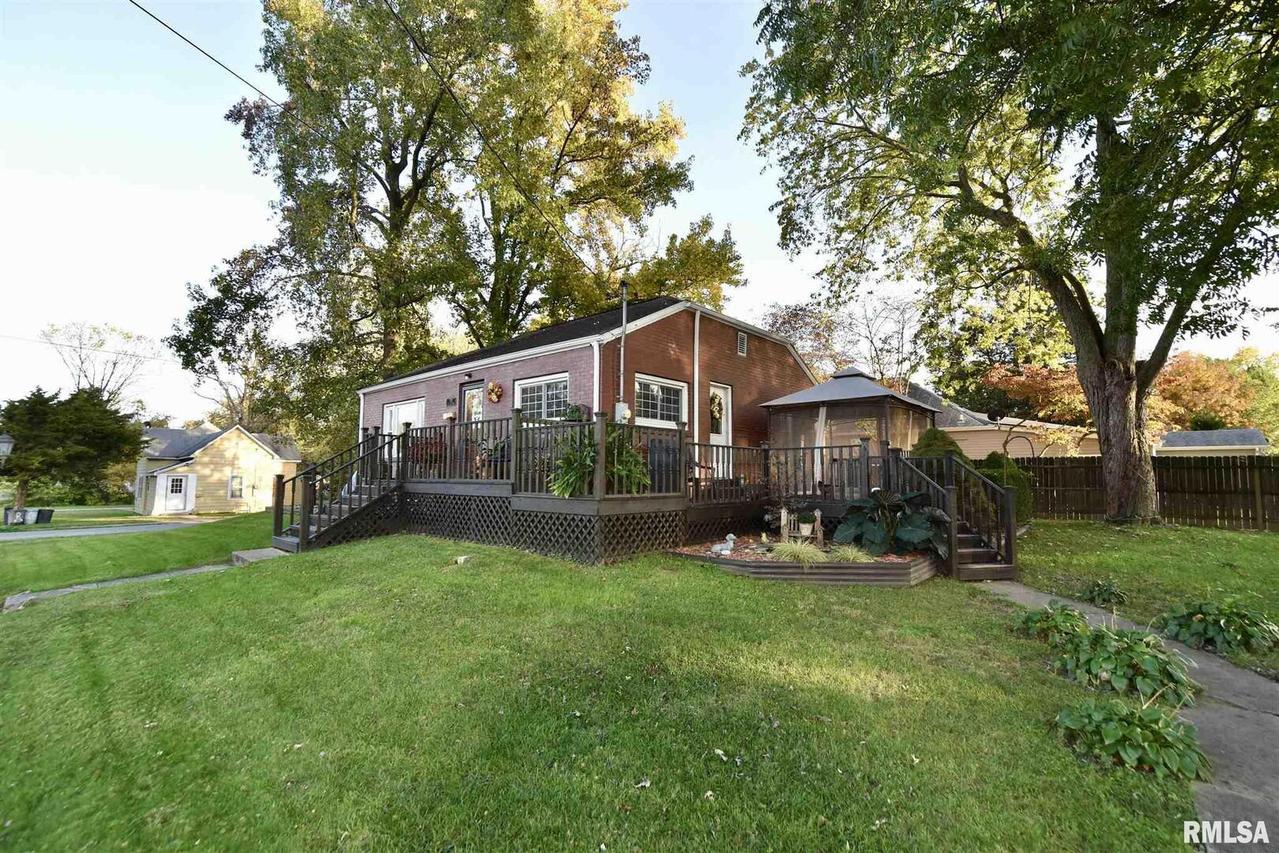 702 W Jones St., West Frankfort, IL 62896