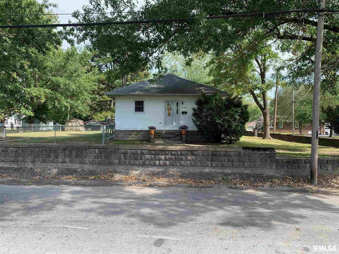 904 N 7th St., Murphysboro, IL 62966