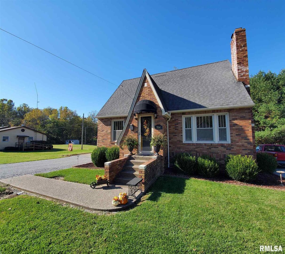 704 S Jackson St., Mcleansboro, IL 62859