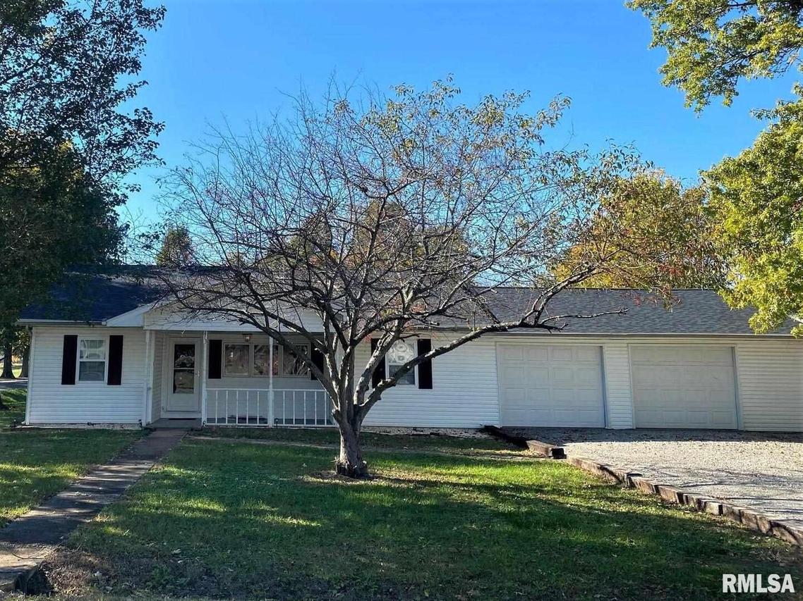 413 S Clay St., Sesser, IL 62884