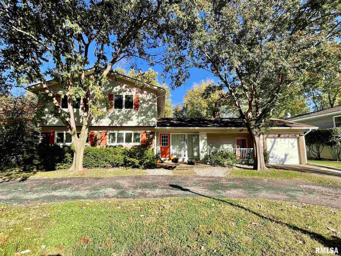 902 Valley Dr., Carterville, IL 62918