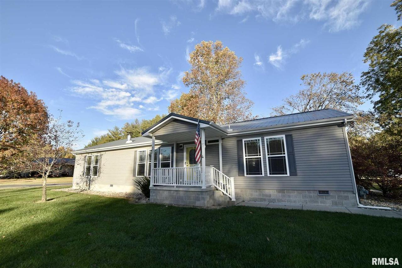 302 S Marion Rd., West Frankfort, IL 62896