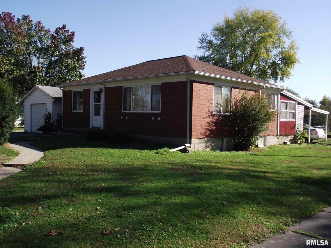 701 E Board St., Elkville, IL 62832