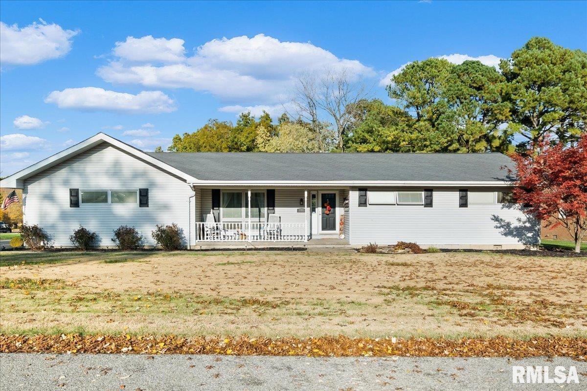 140 Cherry Hill Dr., Mt Carmel, IL 62863