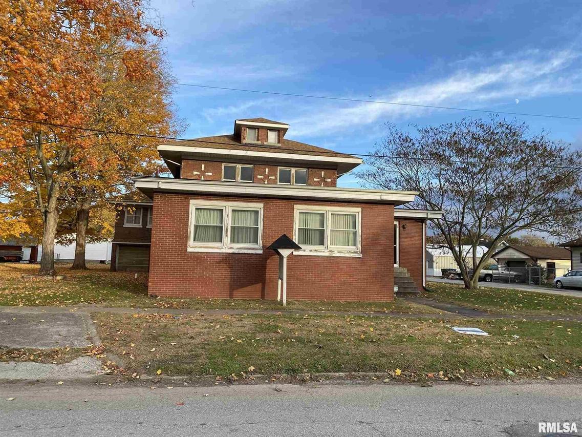 306 N State St., Christopher, IL 62822