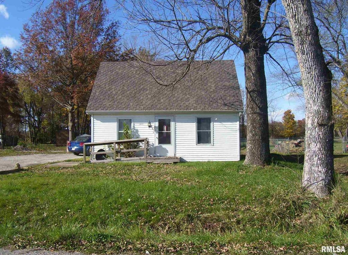 1415 S College Ave., Salem, IL 62881