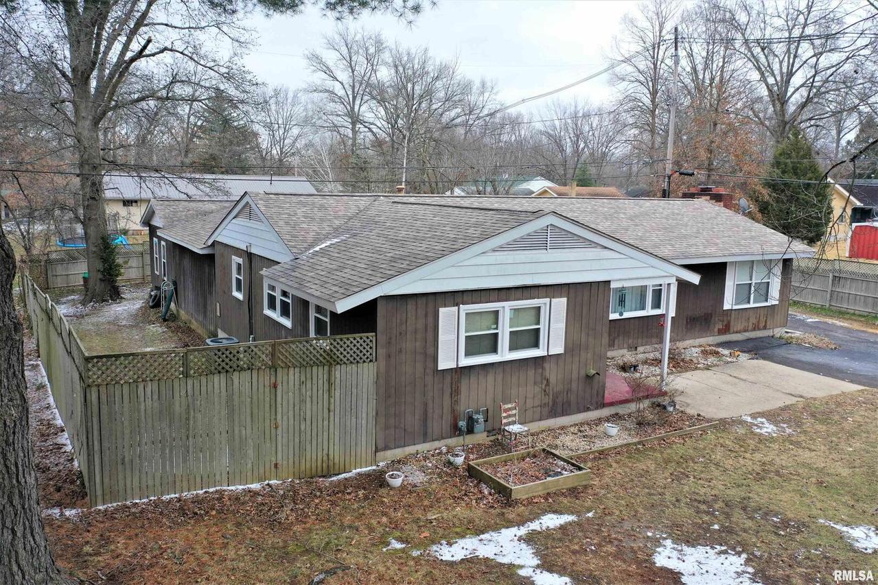 2 Deer Path Dr., Salem, IL 62881