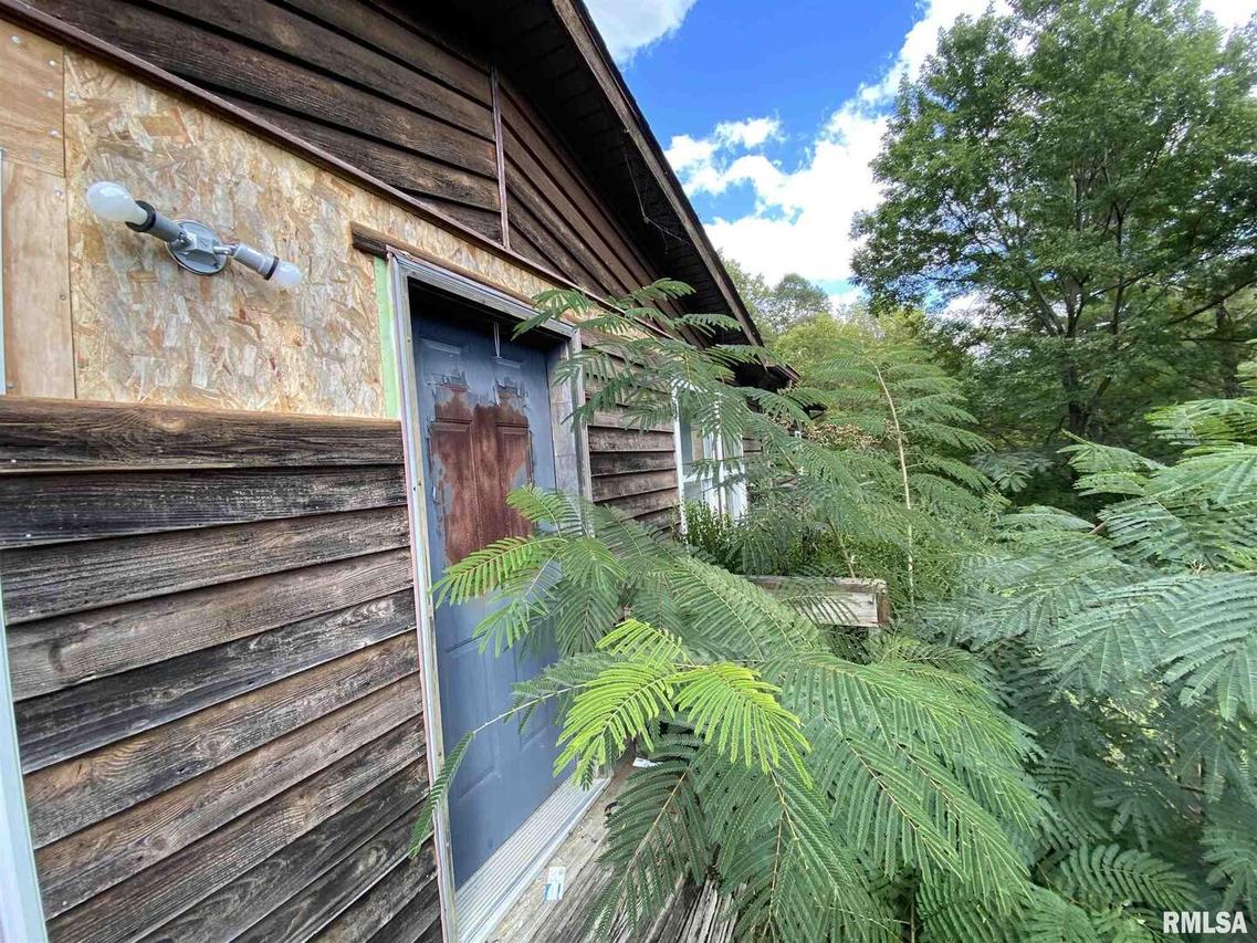 145 Leepy Ln., Jonesboro, IL 62952