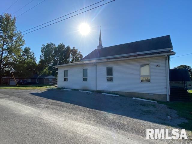 120 W Washington St., Dix, IL 62830