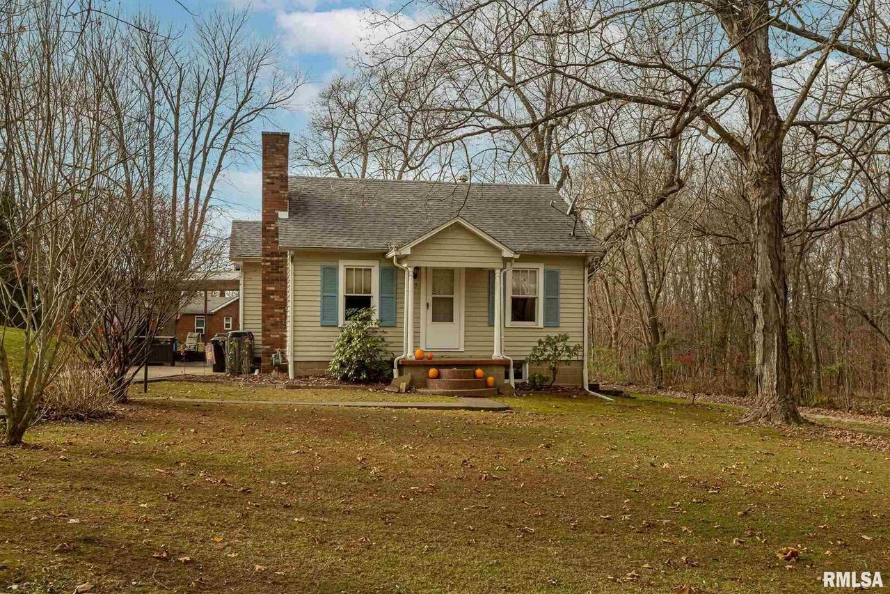 827 Crowell Rd., Carbondale, IL 62901