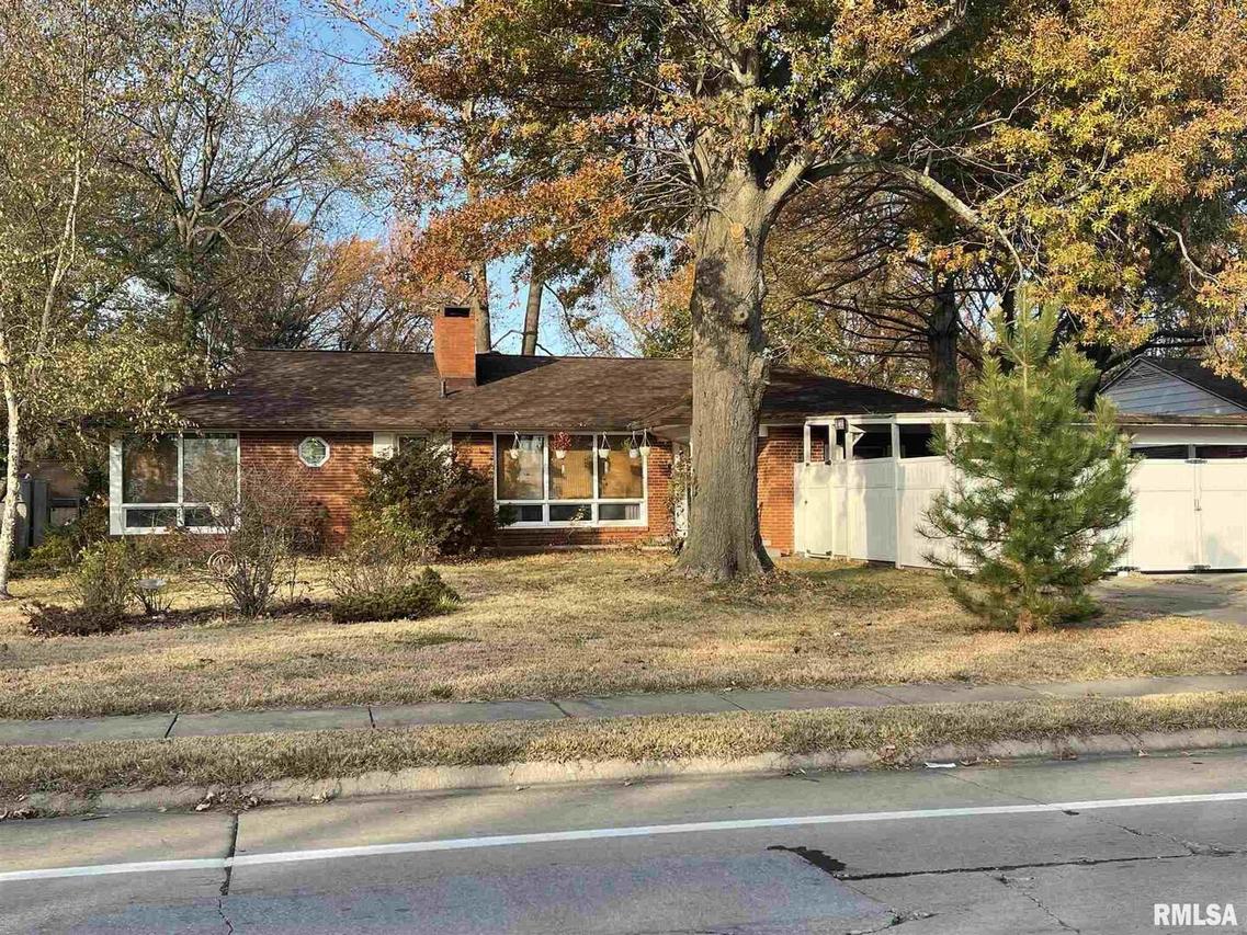 1102 W Chautauqua St., Carbondale, IL 62901