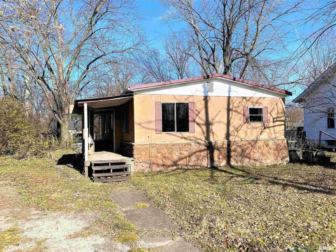 218 W 7th St., Flora, IL 62839