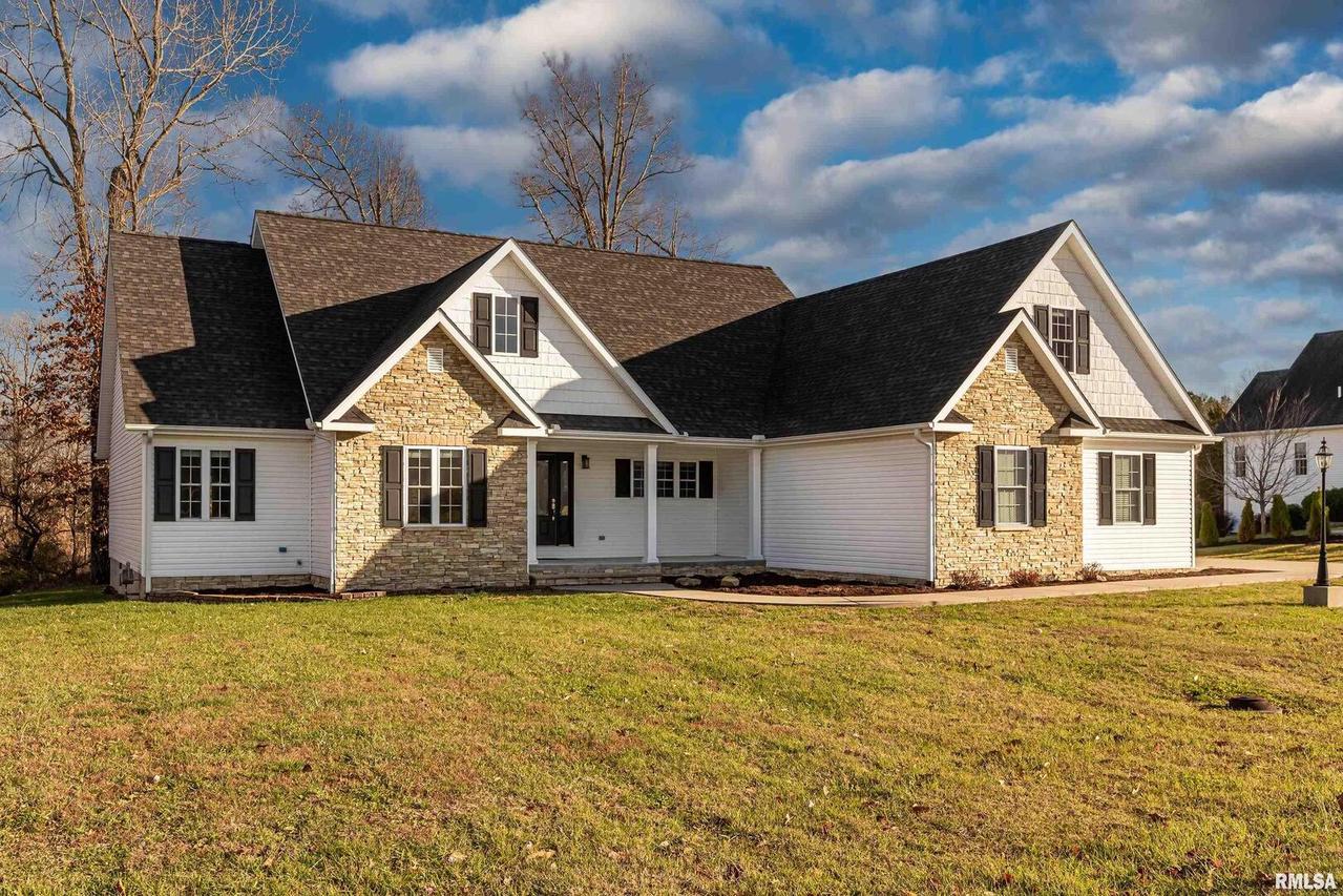 505 David Livingstone Dr., Carterville, IL 62918