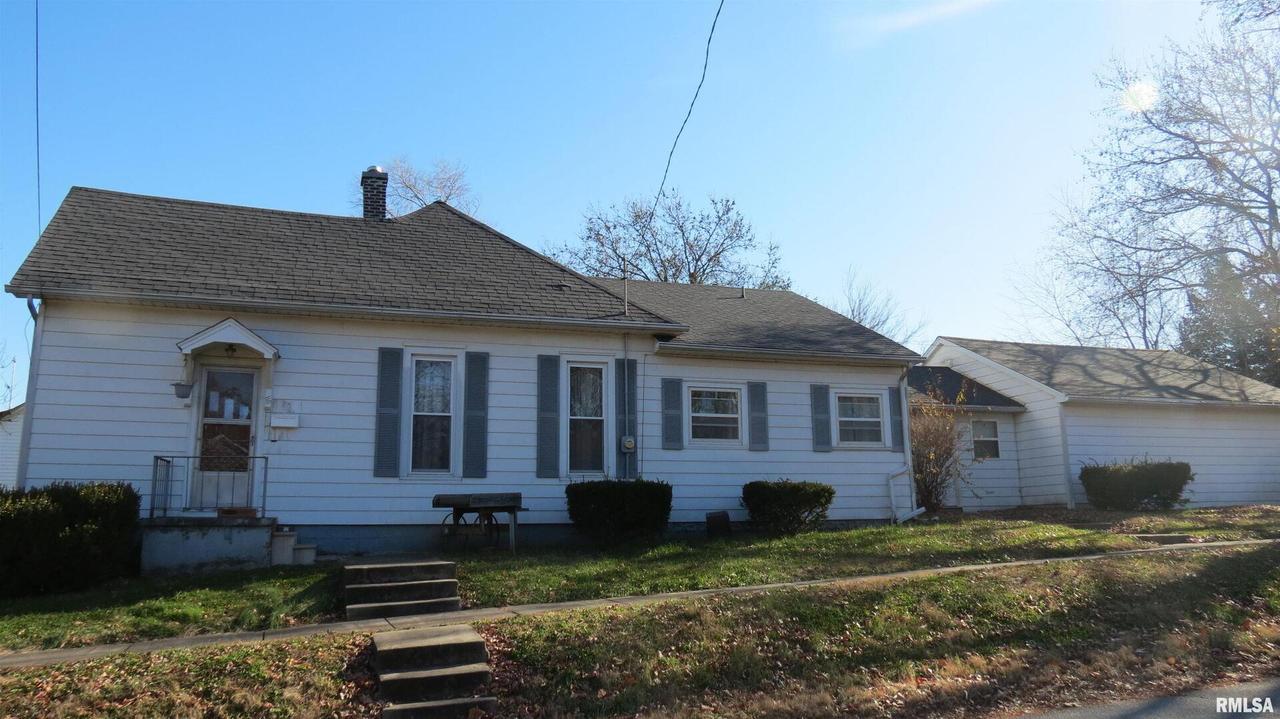 110 N Peach St., Duquoin, IL 62832