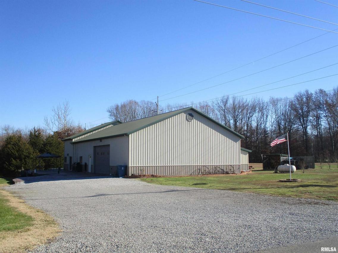 1400 N Duquoin St., Benton, IL