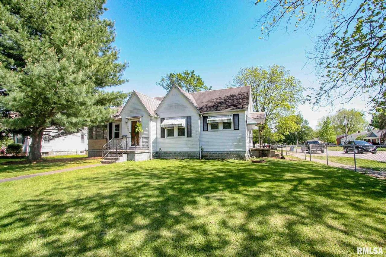 1007 Oak St., Carmi, IL 62821