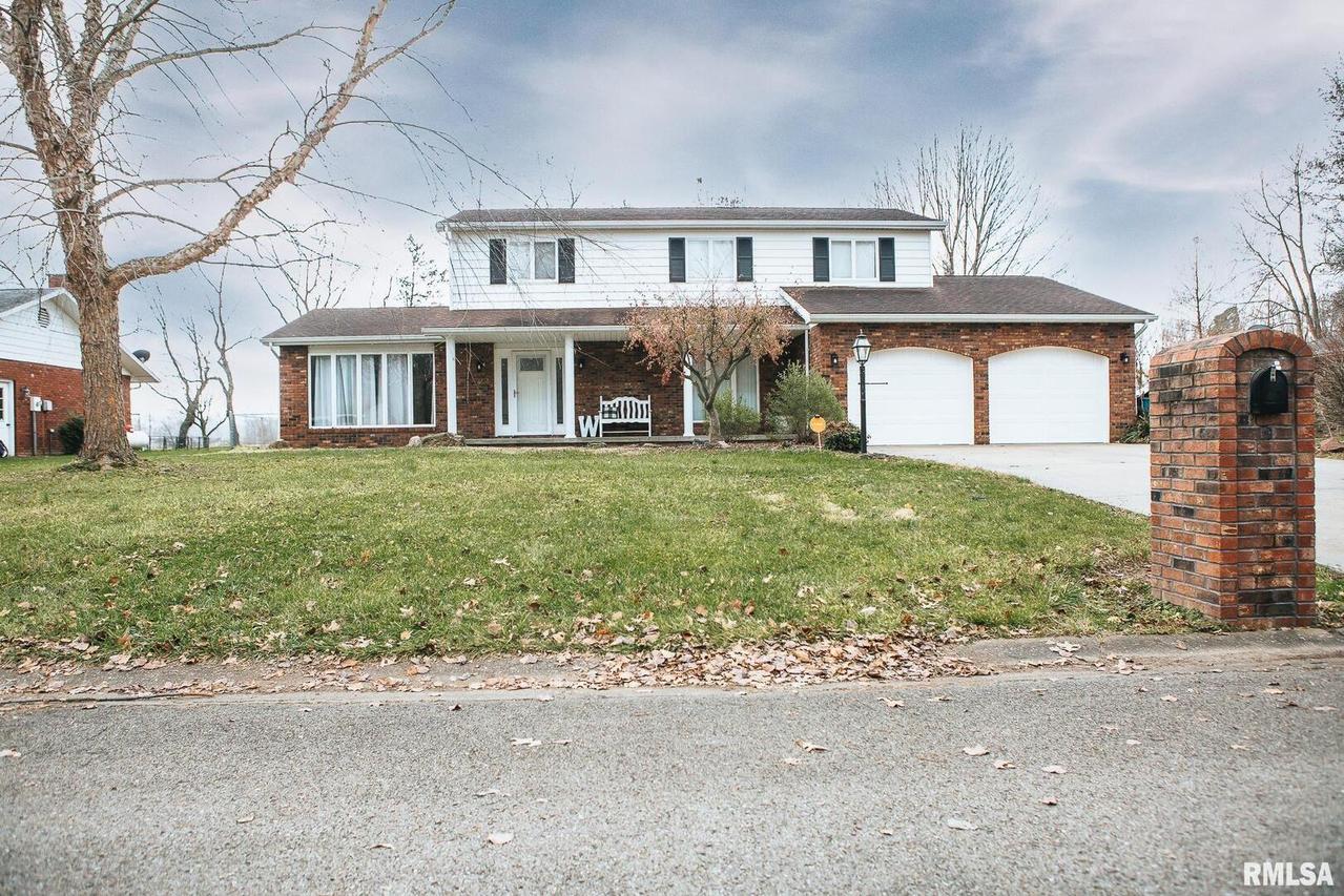 11 Suburban Dr., Murphysboro, IL 62966