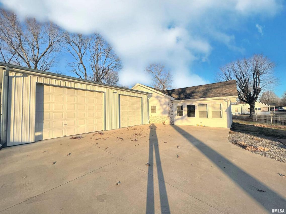 614 S Cherry St., West Frankfort, IL 62896