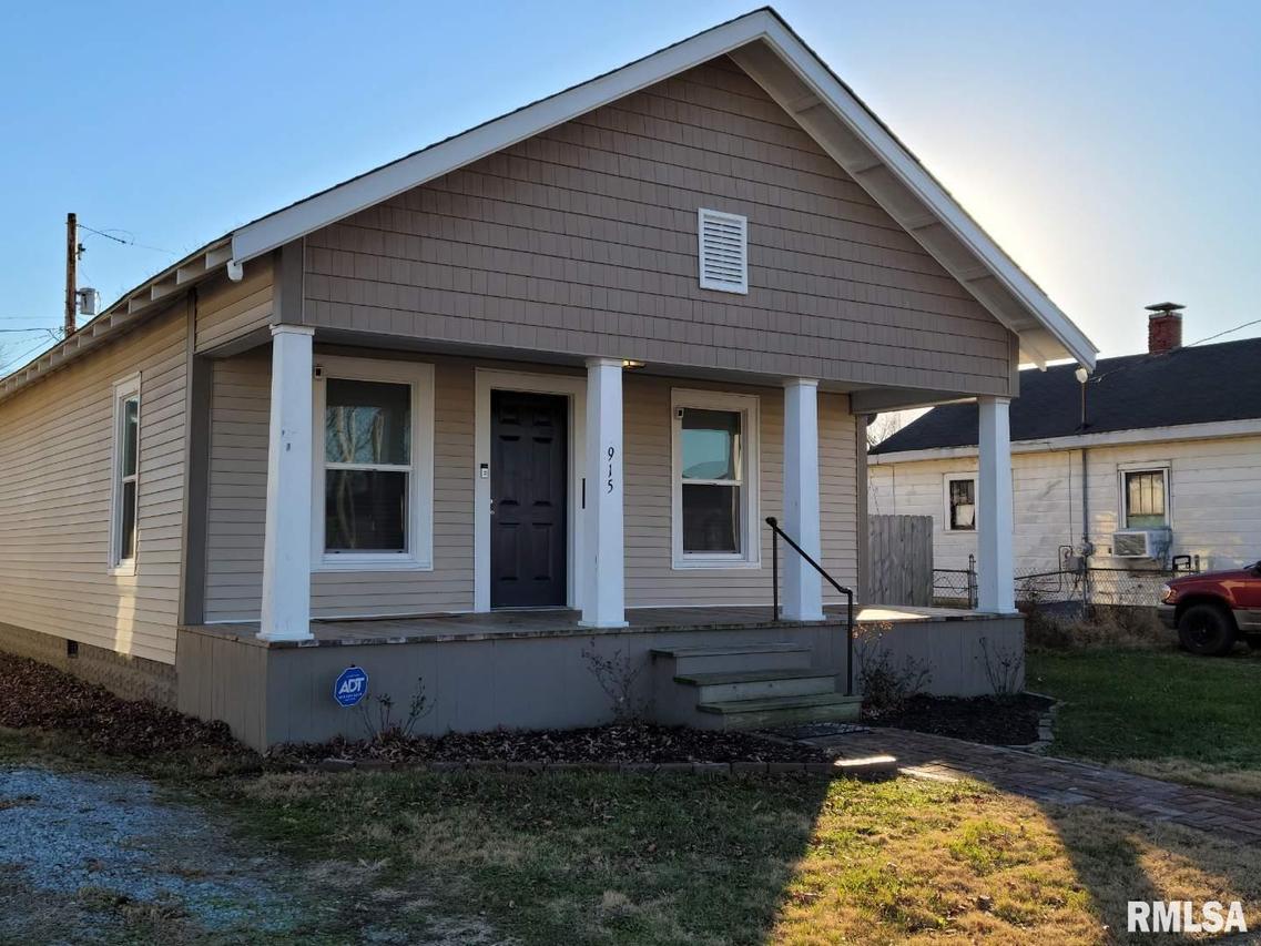 1915 Gartside, Murphysboro, IL 62966