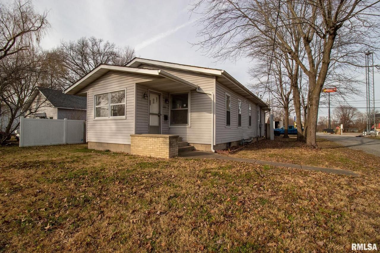 1201 W Oak St., West Frankfort, IL 62896