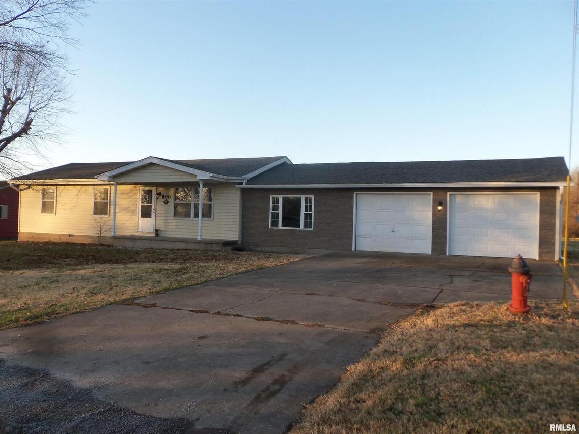 800 W Perrine St., Johnston City, IL 62951