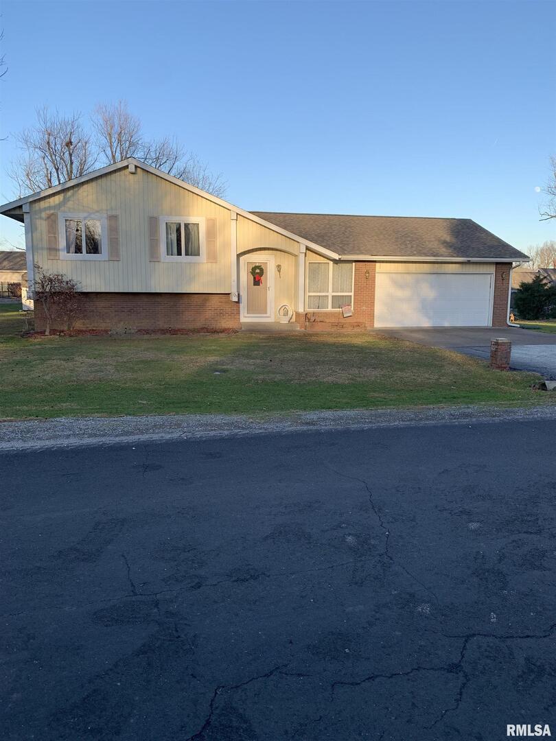 725 Palace Dr., Pinckneyville, IL 62274