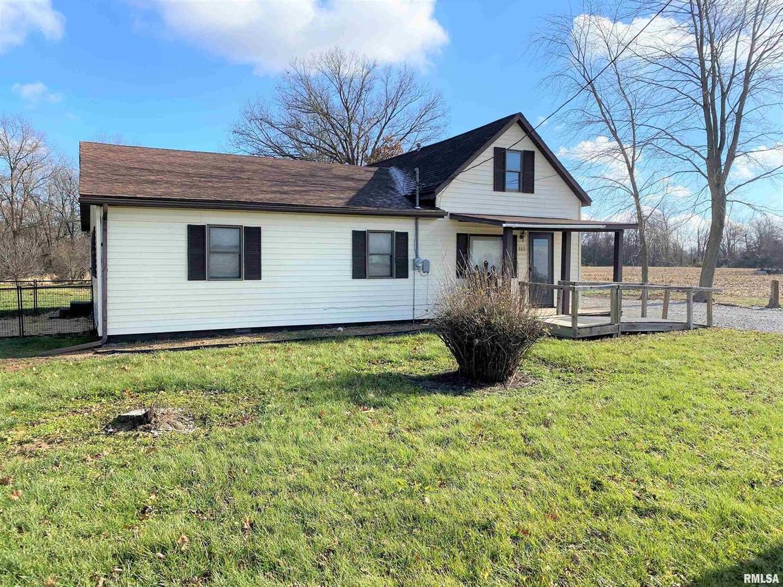 930 S State St., Flora, IL 62839