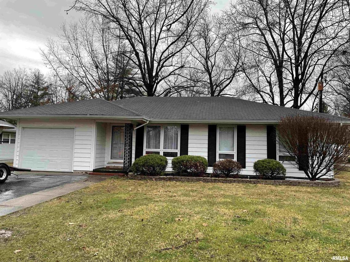 908 Lickliter St., Benton, IL 62812