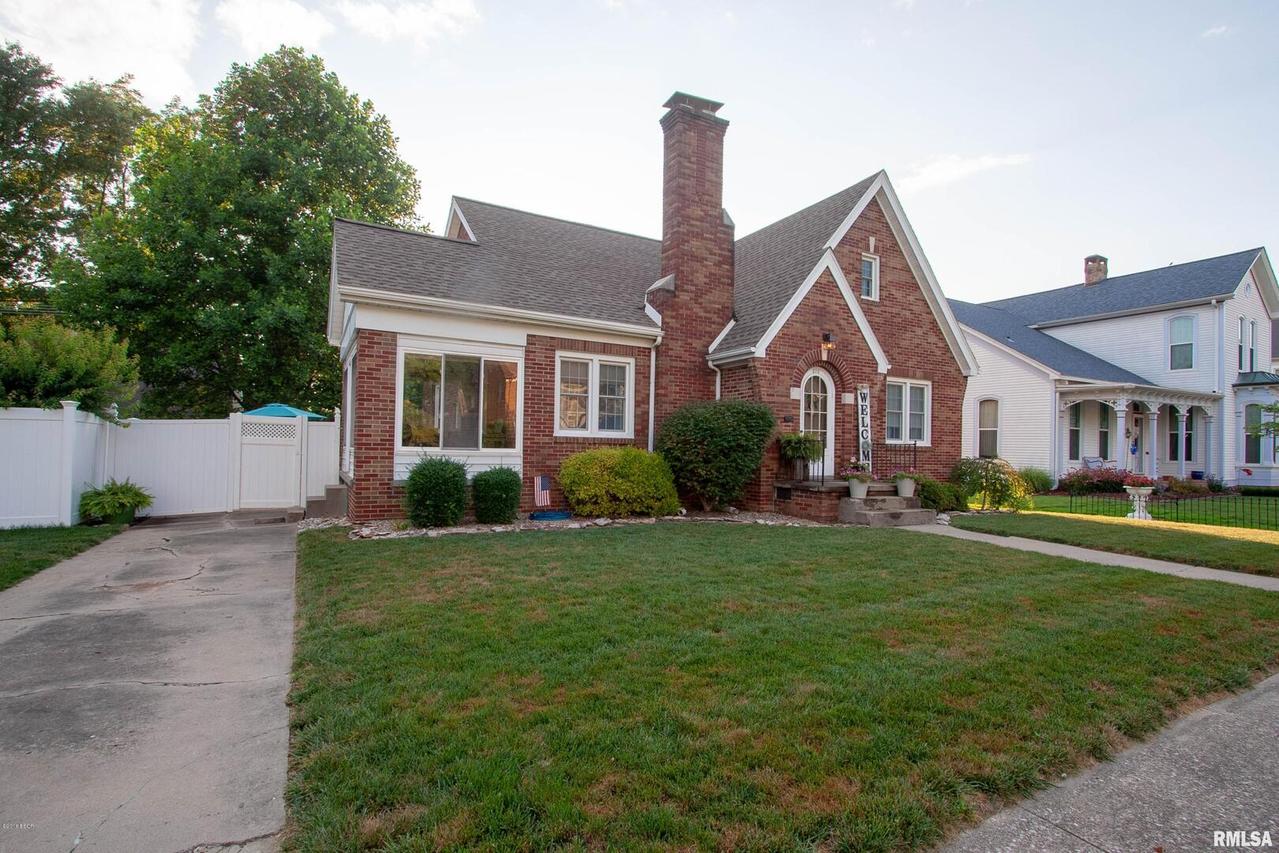 309 3rd St., Carmi, IL 62821