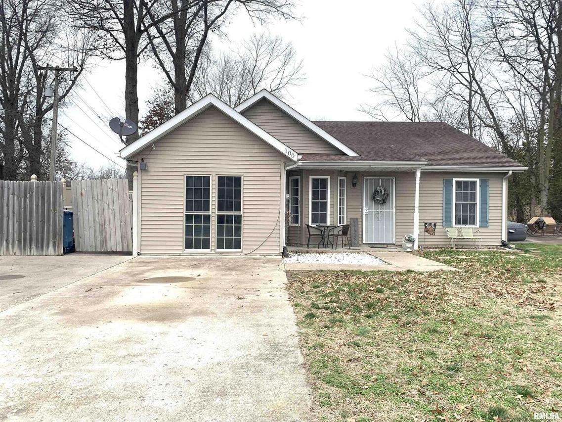 100 Noah Ln., Carterville, IL 62918