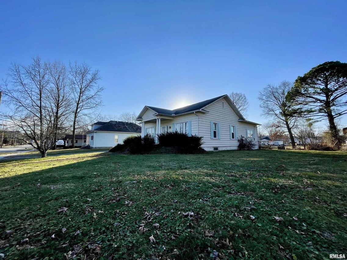 1308 E St Louis St., West Frankfort, IL 62896