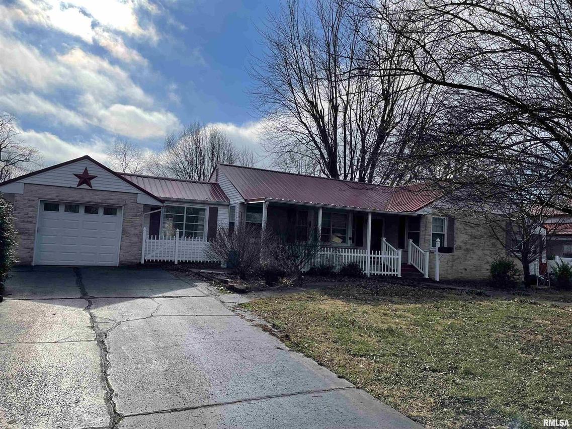 615 Elm St., Carmi, IL 62821