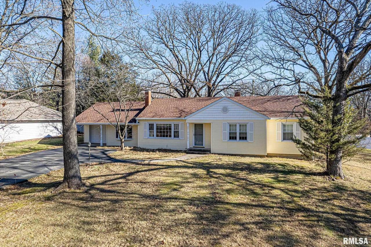 1134 N Franklin St., Salem, IL 62881