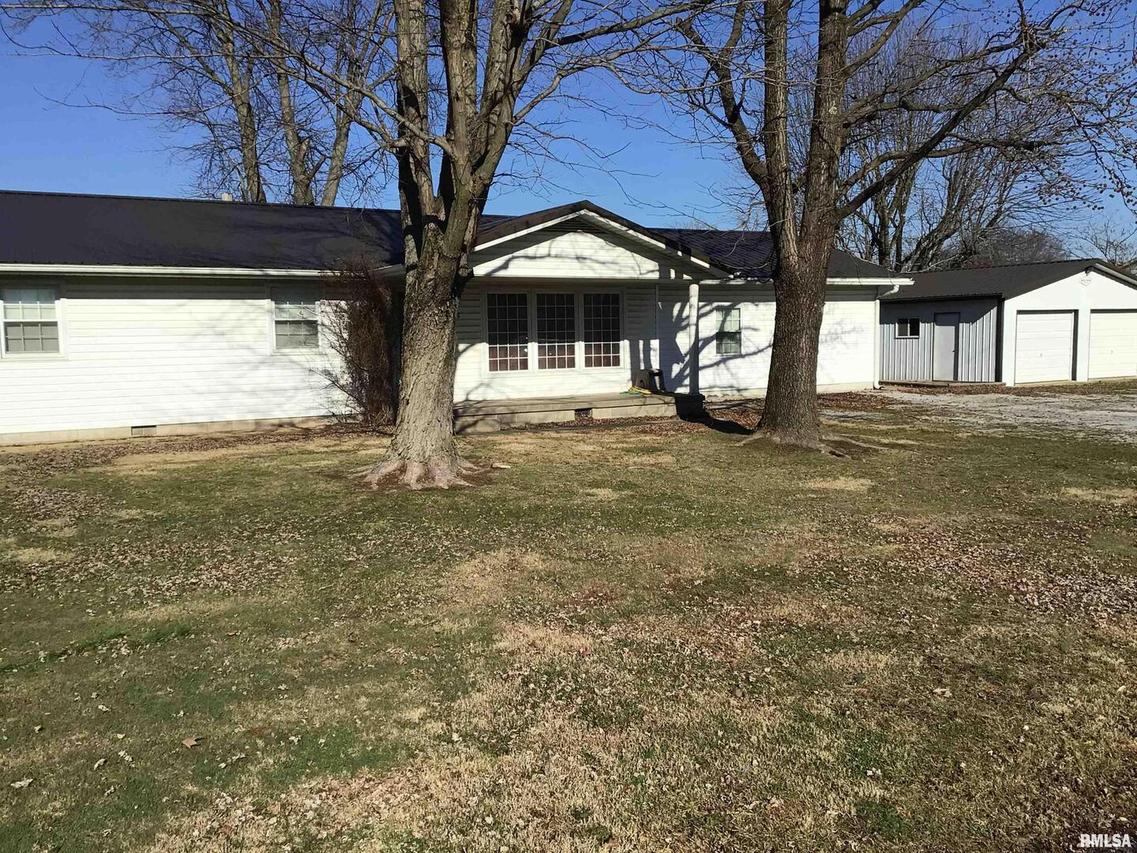 926 W Robinson St., Wayne City, IL 62859