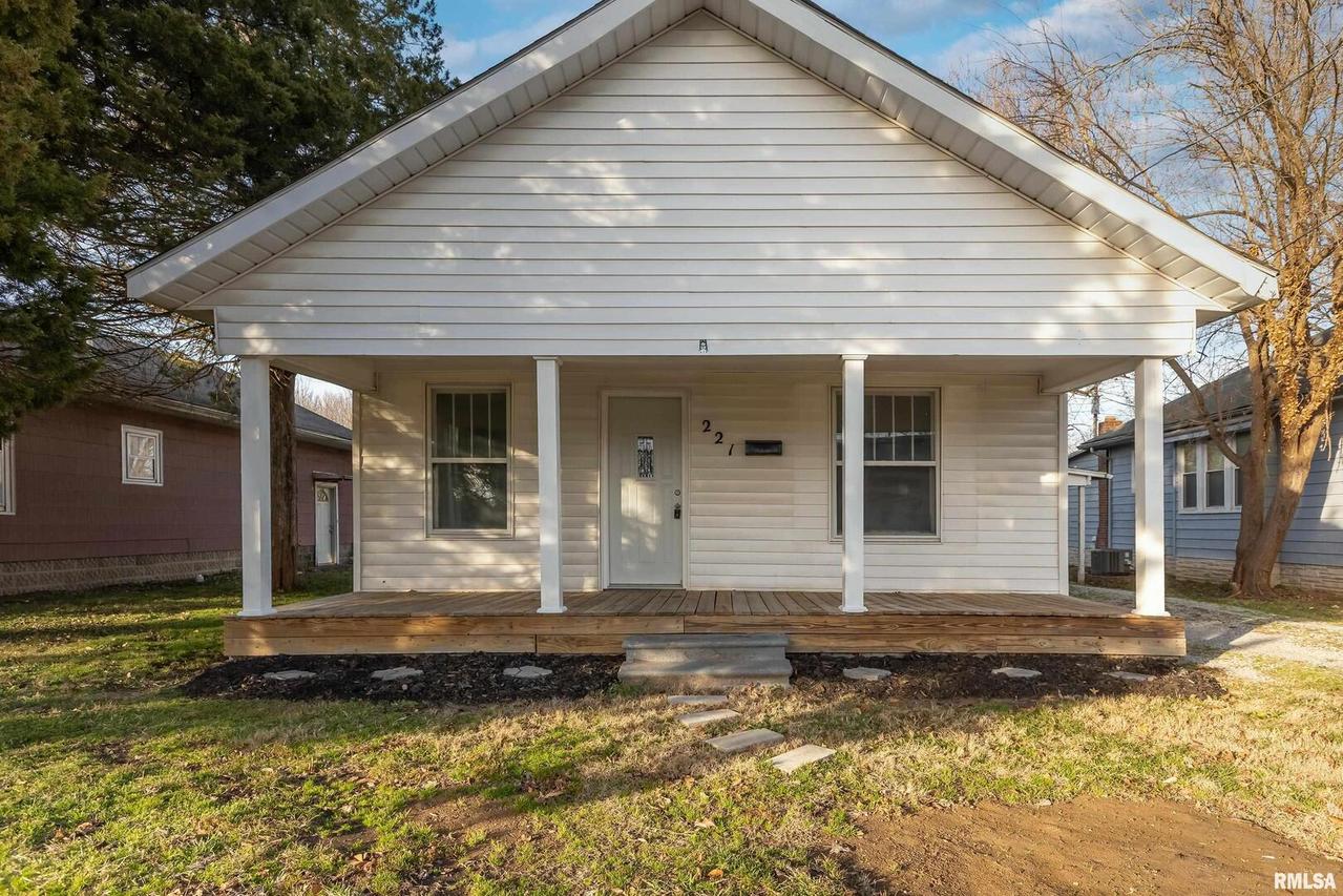 221 W Herrin Rd., Herrin, IL 62948