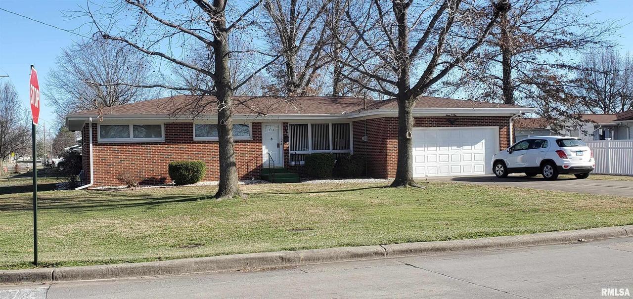 704 S Madison St., Duquoin, IL 62832