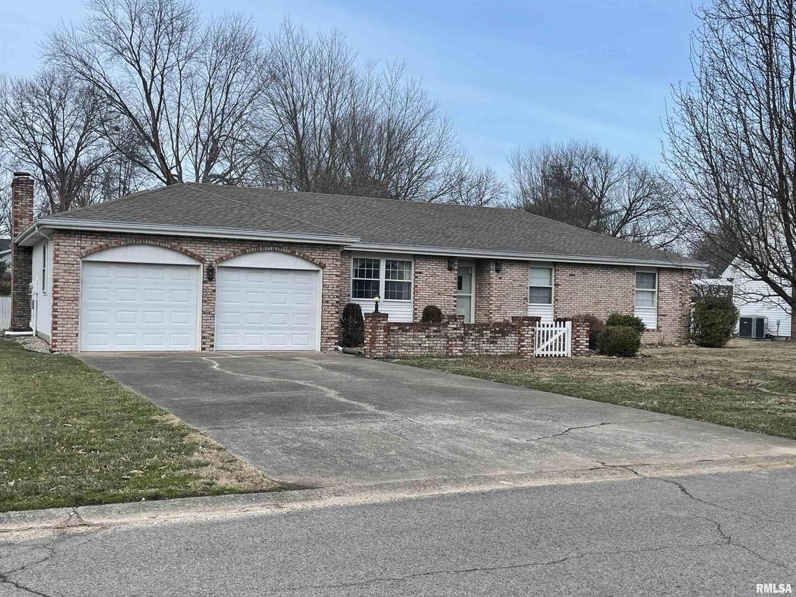 1002 E Gregory St., Marion, IL 62959