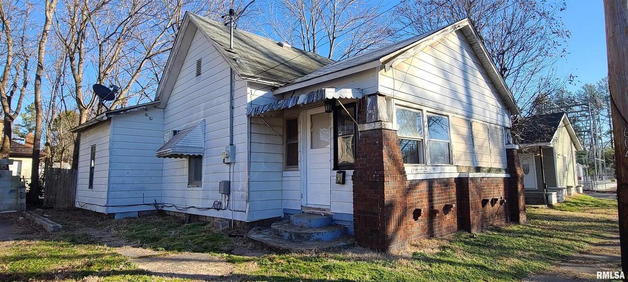 604 E Broadway Blvd., Johnston City, IL 62951