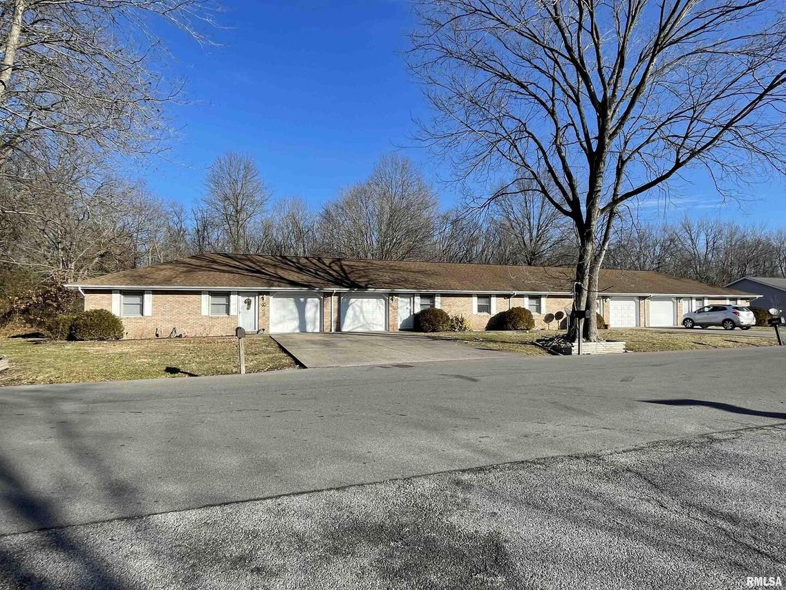 1702 E Pickett, Marion, IL 62959