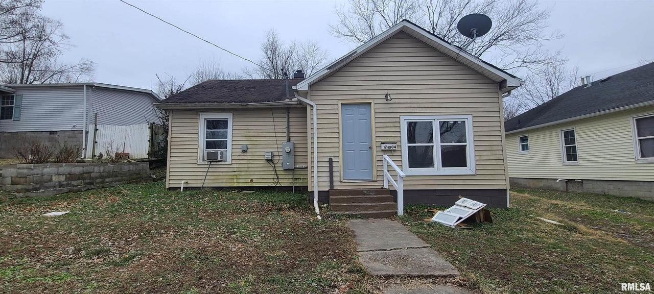 1704 E Poplar St., West Frankfort, IL 62896