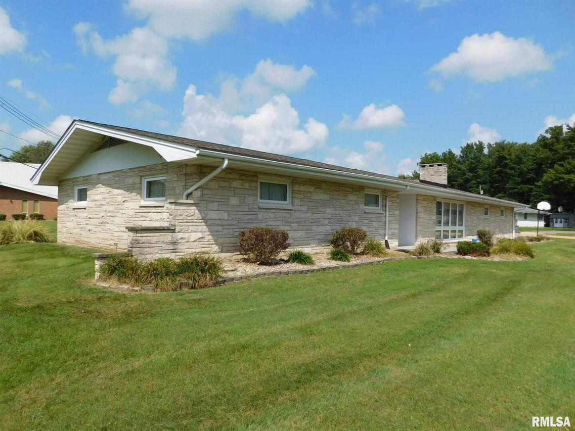 20 Deer Path Dr., Salem, IL 62881