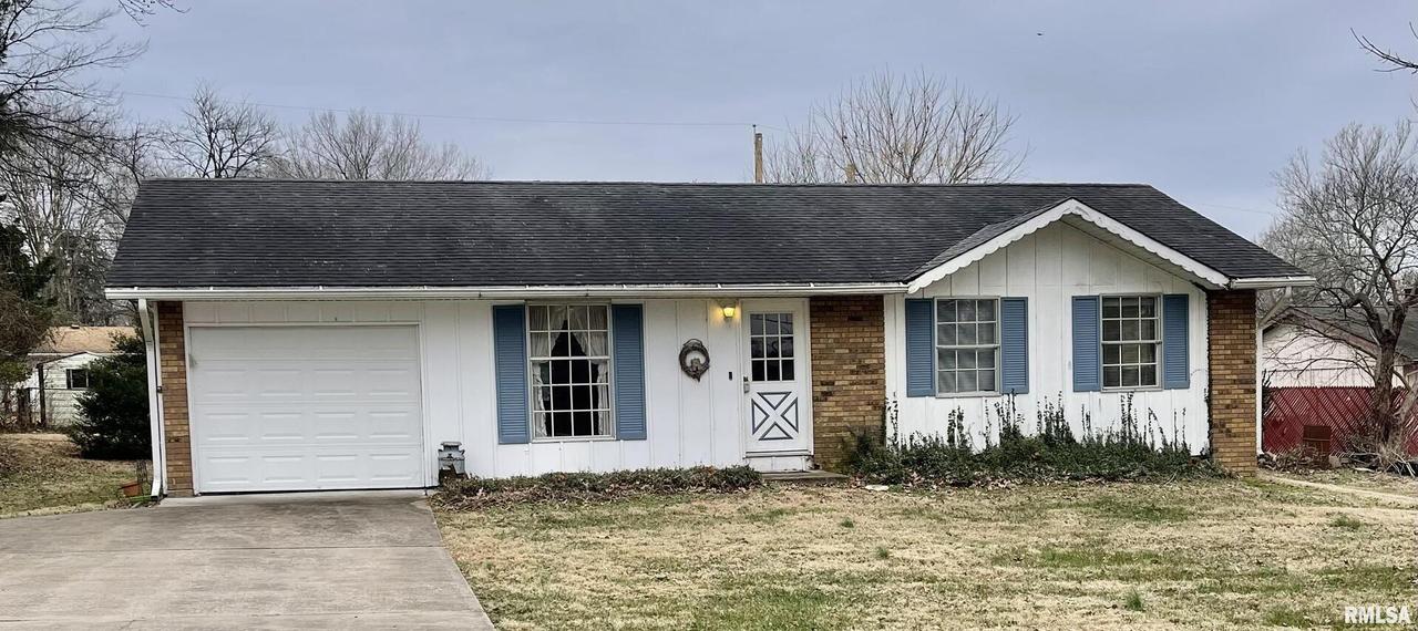 705 Woodland Ave., Herrin, IL 62948