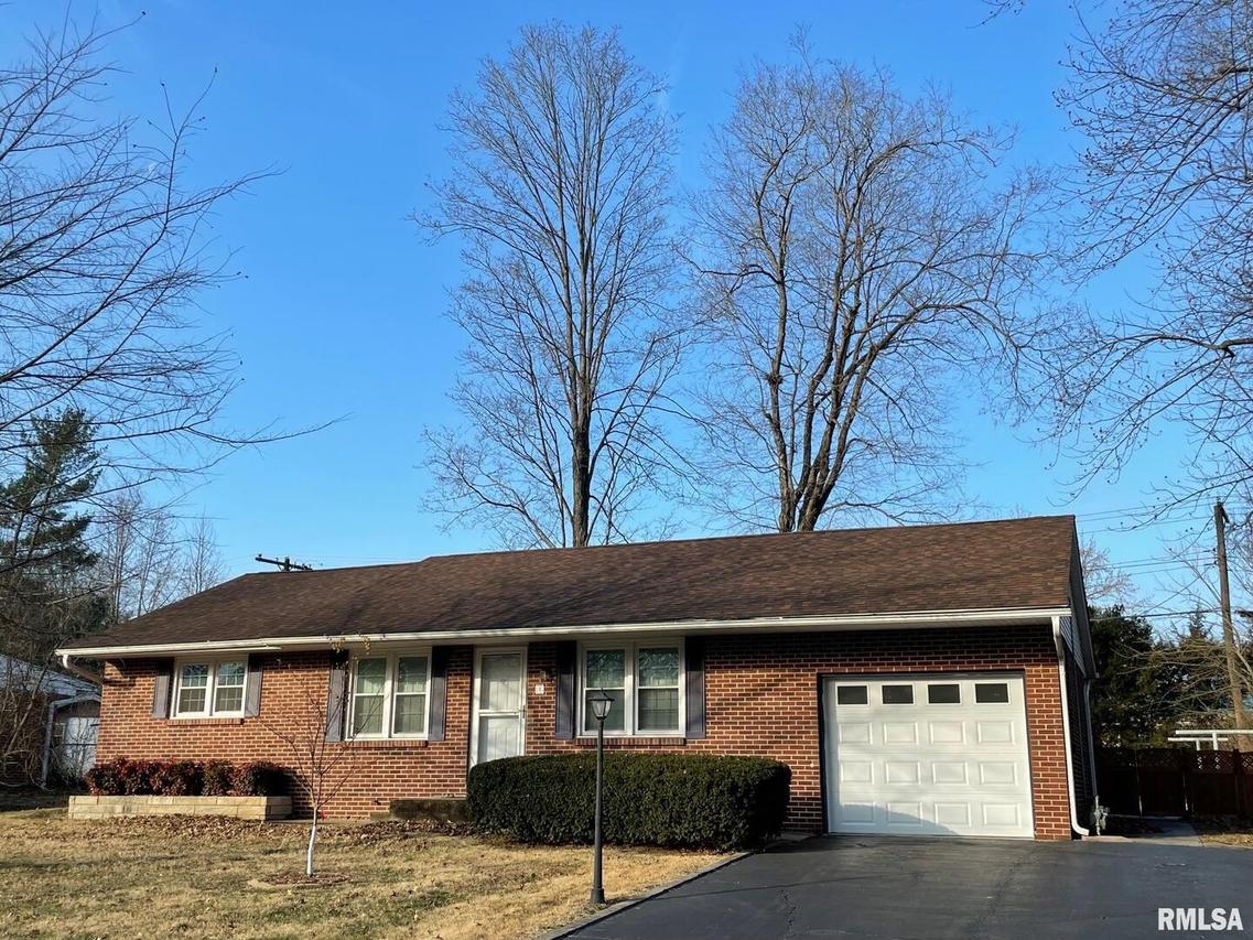 910 S Taylor Dr., Carbondale, IL 62901